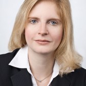 RA Dipl.-Kffr. Dr. Katharina Stüber, Senior Associate, Allen & Overy LLP, Frankfurt/M. 